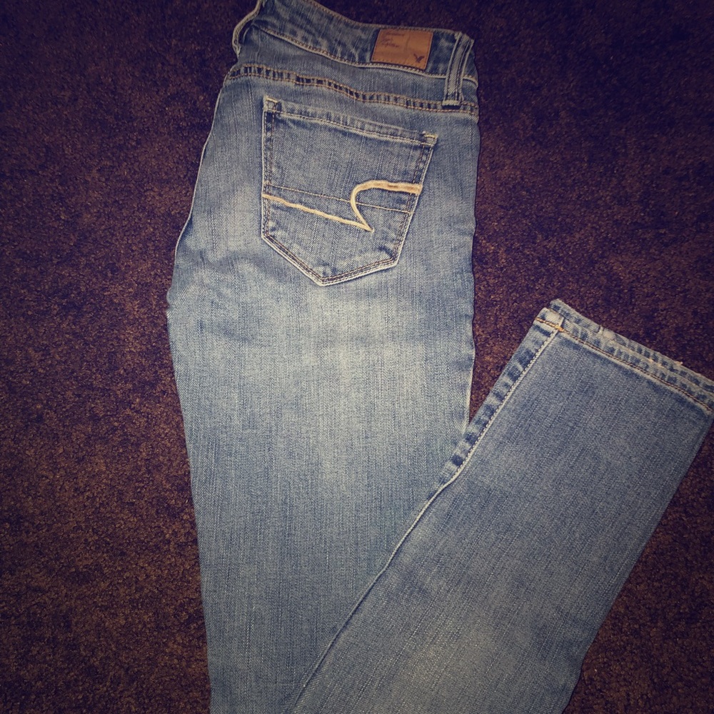 American Eagle size 2 skinny jeans.